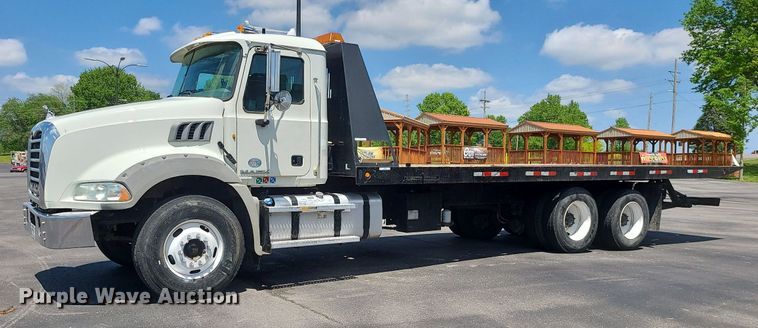 image for item MX9779 2013 Mack GU533  rollback truck