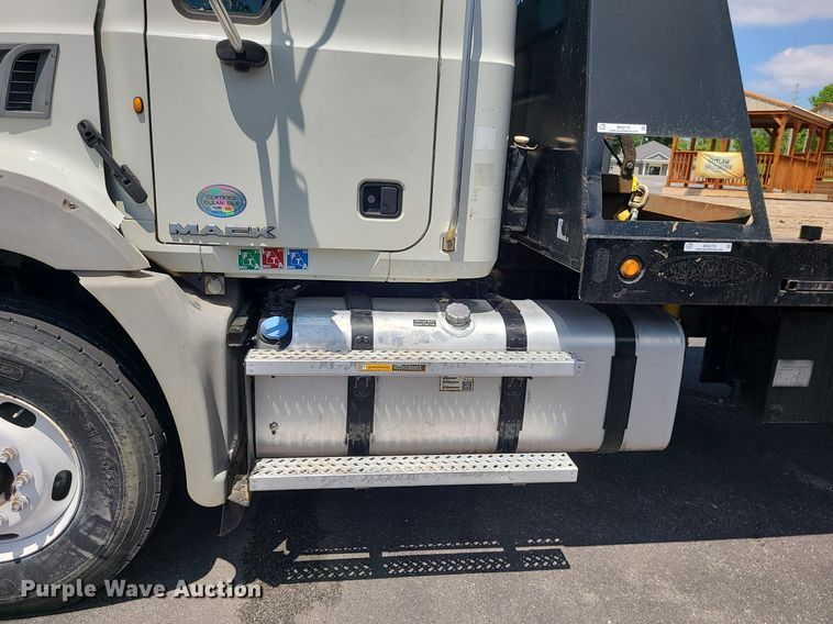 image for item MX9779 2013 Mack GU533  rollback truck