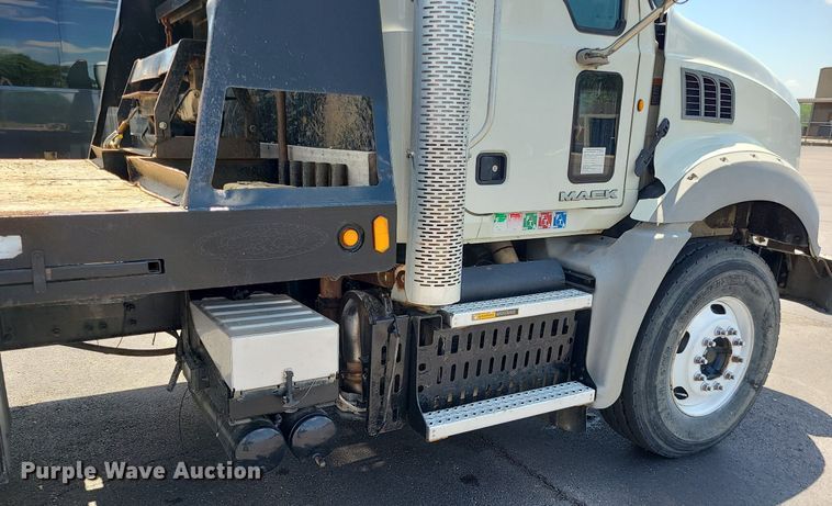 image for item MX9779 2013 Mack GU533  rollback truck