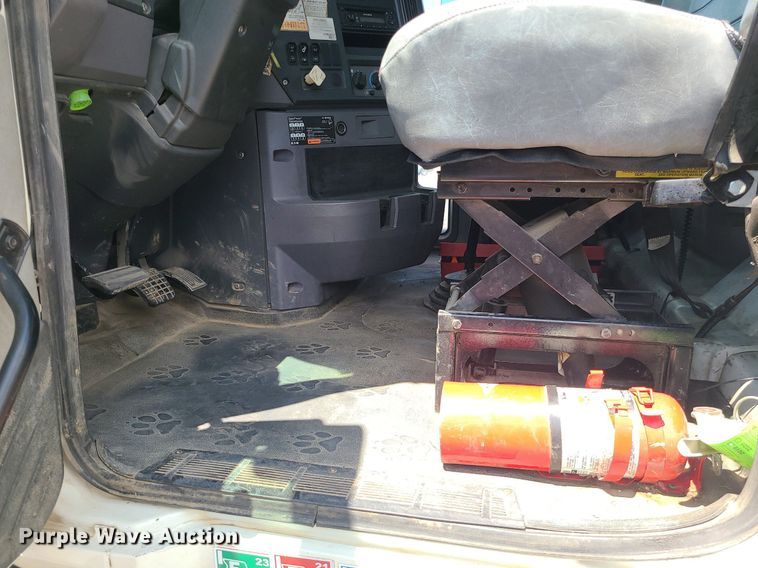 image for item MX9779 2013 Mack GU533  rollback truck