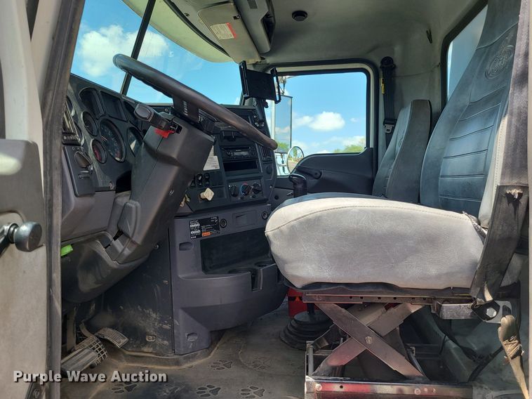 image for item MX9779 2013 Mack GU533  rollback truck