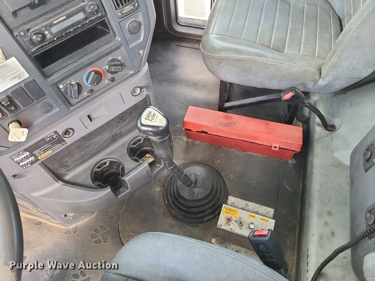 image for item MX9779 2013 Mack GU533  rollback truck