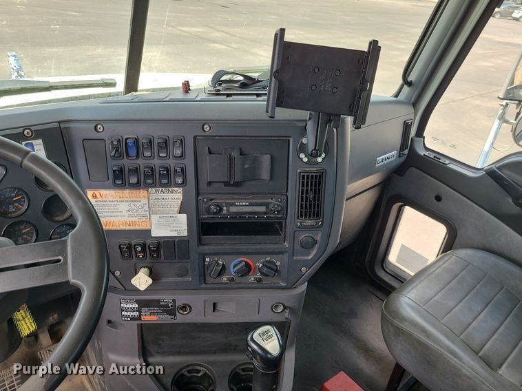 image for item MX9779 2013 Mack GU533  rollback truck