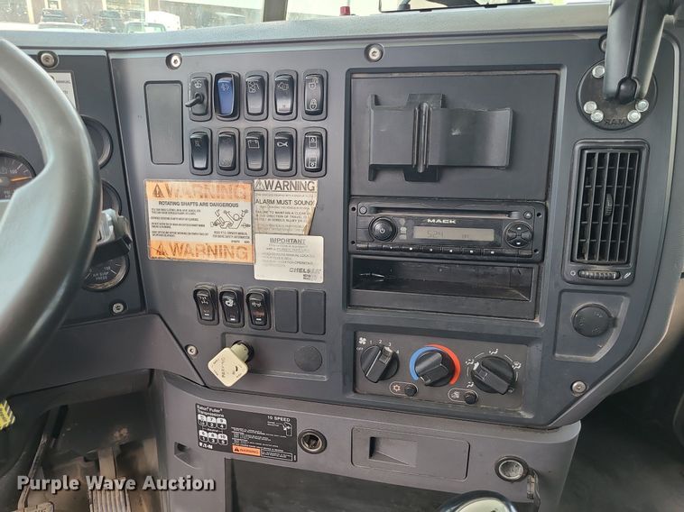 image for item MX9779 2013 Mack GU533  rollback truck