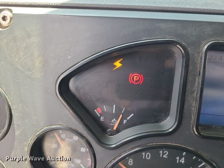 image for item MX9779 2013 Mack GU533  rollback truck