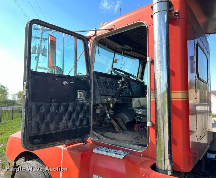 image for item MY9753 1986 Kenworth T660  dump truck