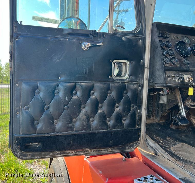 image for item MY9753 1986 Kenworth T660  dump truck