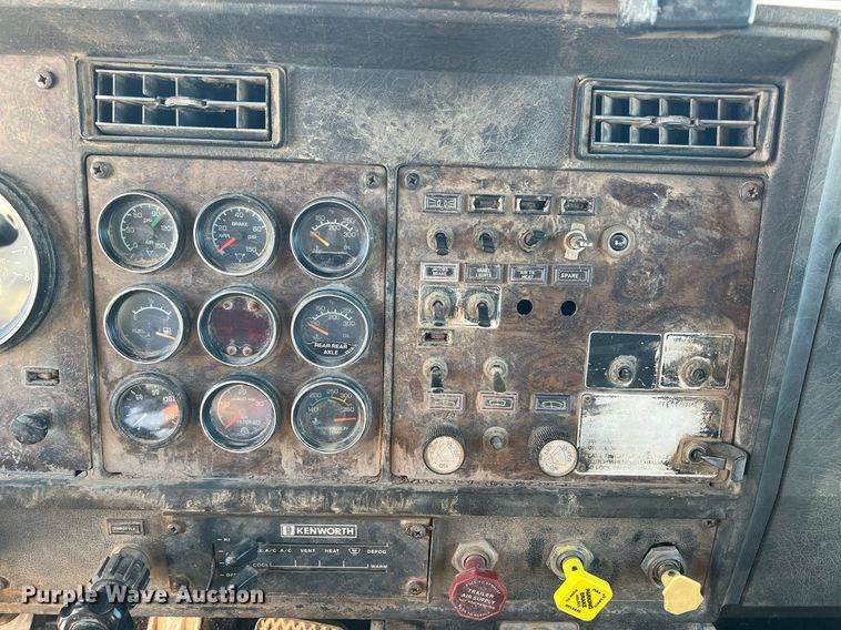 image for item MY9753 1986 Kenworth T660  dump truck