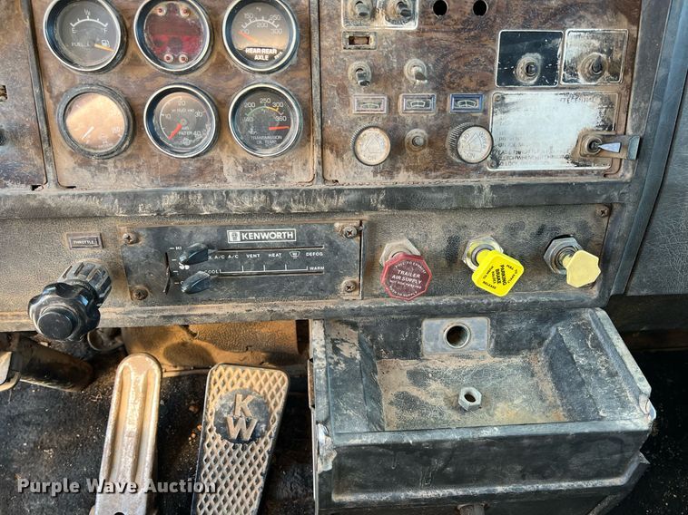 image for item MY9753 1986 Kenworth T660  dump truck