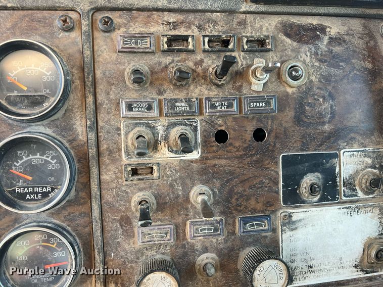 image for item MY9753 1986 Kenworth T660  dump truck