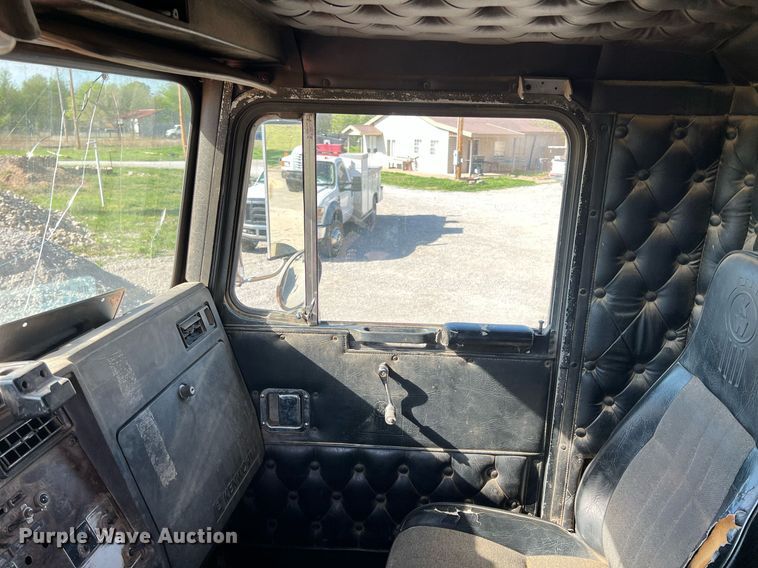 image for item MY9753 1986 Kenworth T660  dump truck