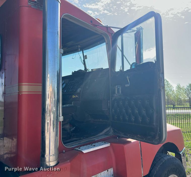 image for item MY9753 1986 Kenworth T660  dump truck