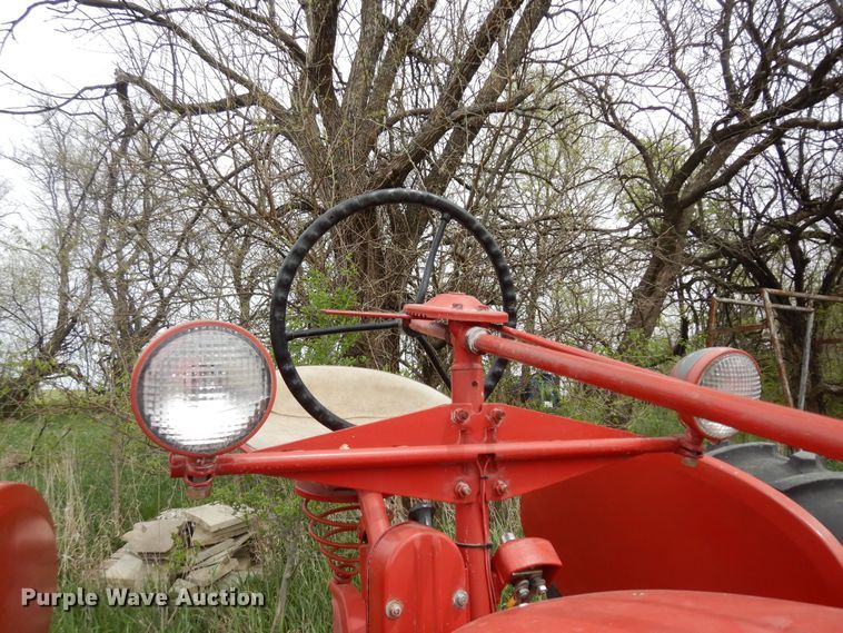 image for item DK1807 International Farmall H  tractor