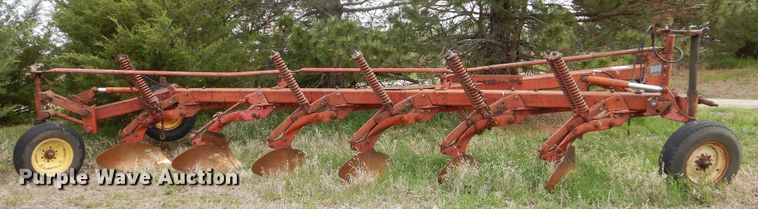 image for item DK1903 Massey Ferguson 880  six bottom plow