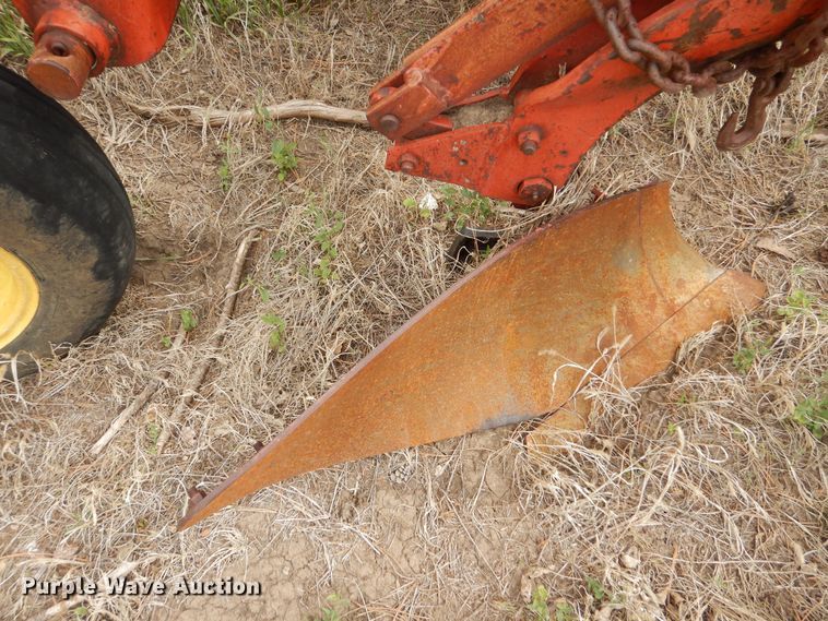 image for item DK1903 Massey Ferguson 880  six bottom plow