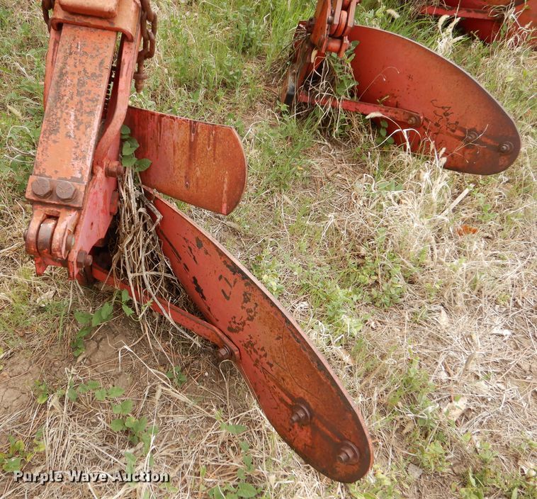 image for item DK1903 Massey Ferguson 880  six bottom plow