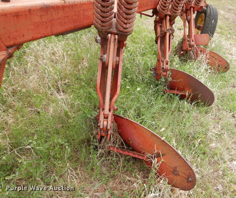 image for item DK1903 Massey Ferguson 880  six bottom plow