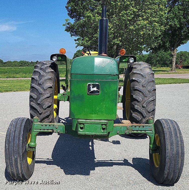 image for item DO3654 1977 John Deere 2840  tractor