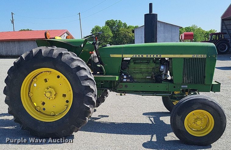 image for item DO3654 1977 John Deere 2840  tractor
