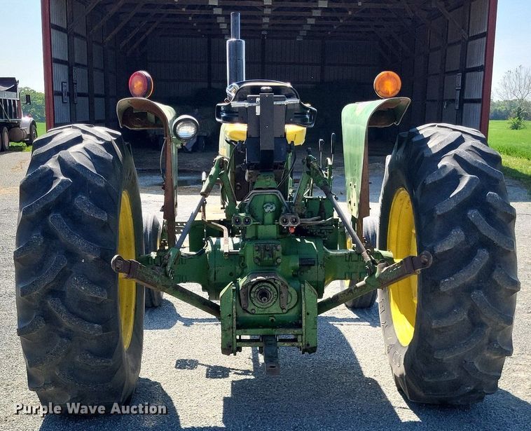 image for item DO3654 1977 John Deere 2840  tractor