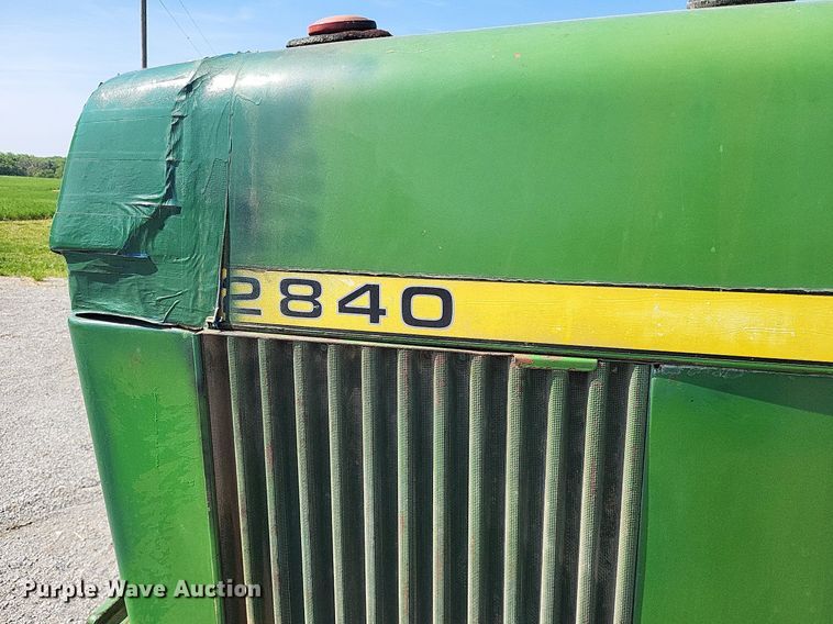image for item DO3654 1977 John Deere 2840  tractor