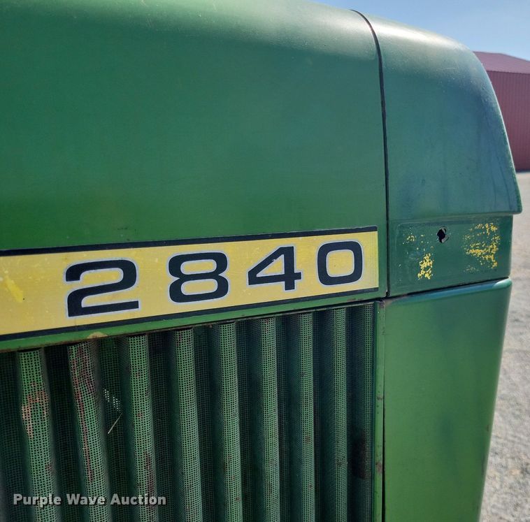 image for item DO3654 1977 John Deere 2840  tractor