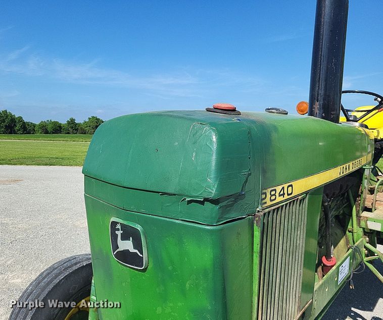 image for item DO3654 1977 John Deere 2840  tractor