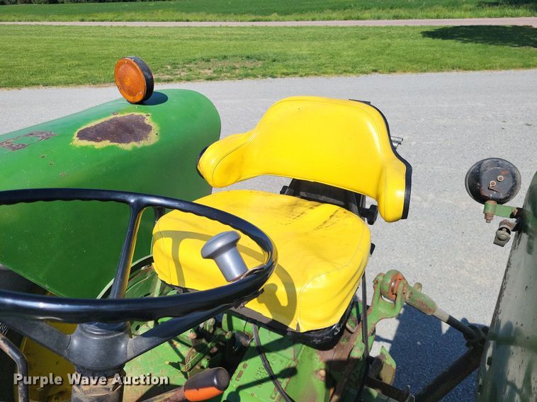 image for item DO3654 1977 John Deere 2840  tractor