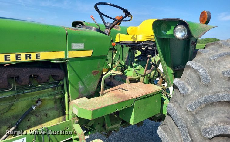 image for item DO3654 1977 John Deere 2840  tractor