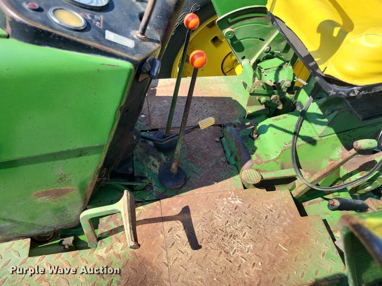 image for item DO3654 1977 John Deere 2840  tractor
