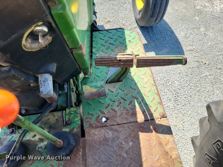 image for item DO3654 1977 John Deere 2840  tractor