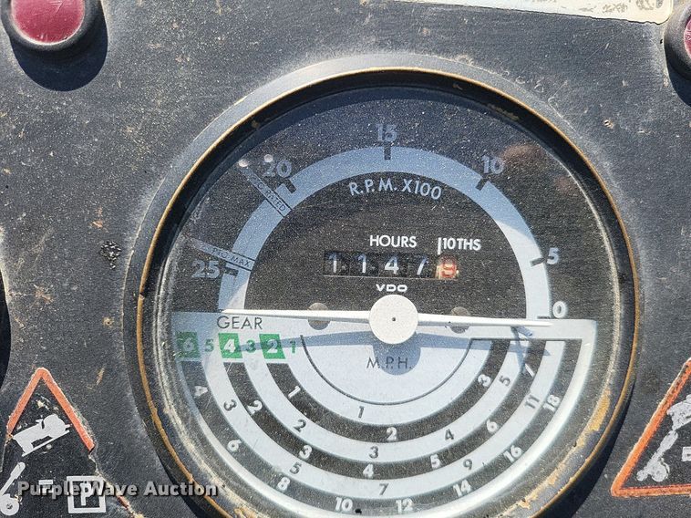 image for item DO3654 1977 John Deere 2840  tractor