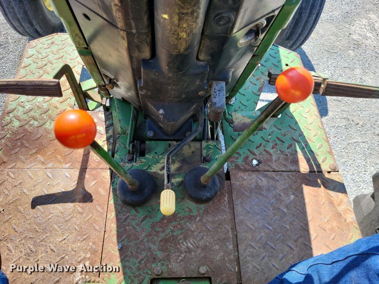 image for item DO3654 1977 John Deere 2840  tractor