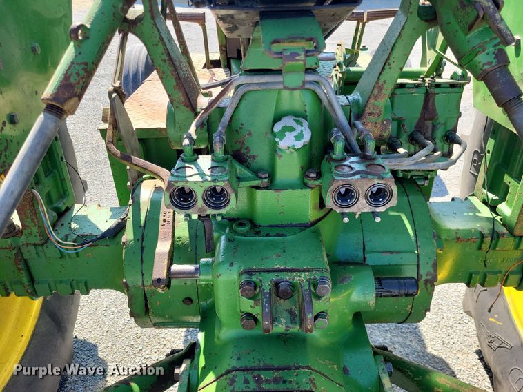 image for item DO3654 1977 John Deere 2840  tractor