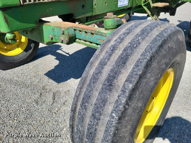 image for item DO3654 1977 John Deere 2840  tractor