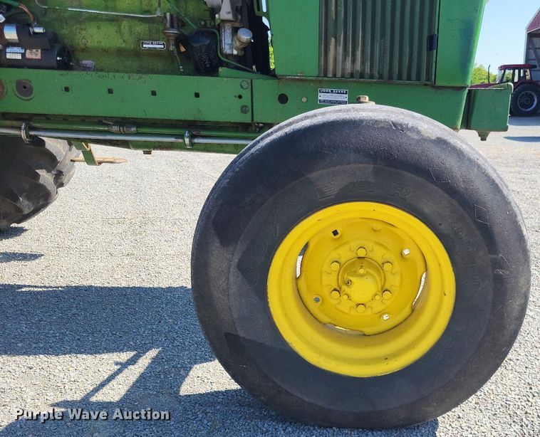 image for item DO3654 1977 John Deere 2840  tractor