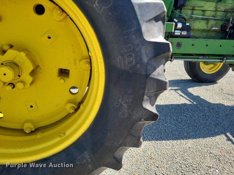 image for item DO3654 1977 John Deere 2840  tractor