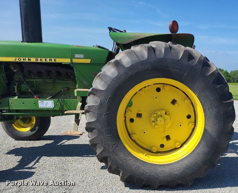 image for item DO3654 1977 John Deere 2840  tractor