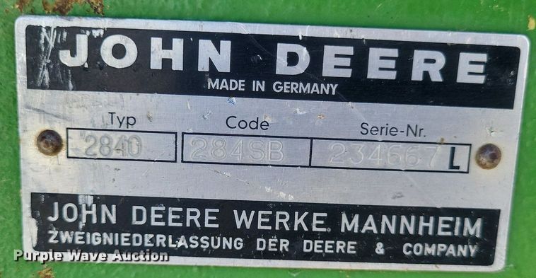 image for item DO3654 1977 John Deere 2840  tractor