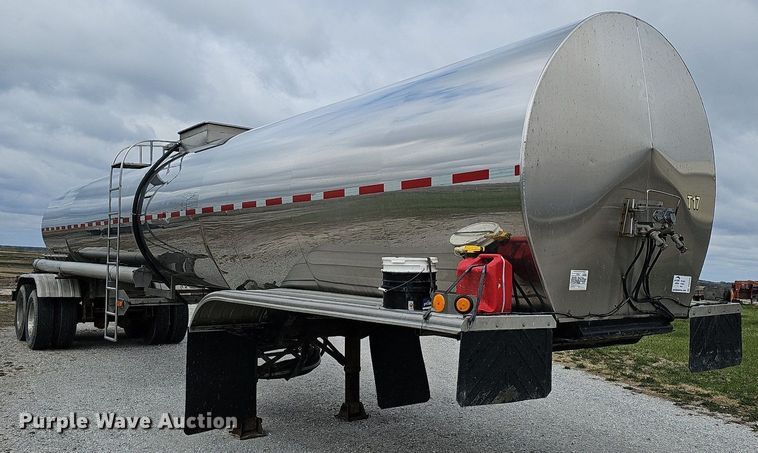 image for item DO4354 1983 Walker Stainless Equipment  tank trailer