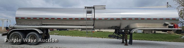 image for item DO4354 1983 Walker Stainless Equipment  tank trailer