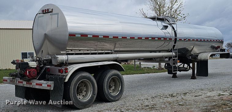 image for item DO4354 1983 Walker Stainless Equipment  tank trailer