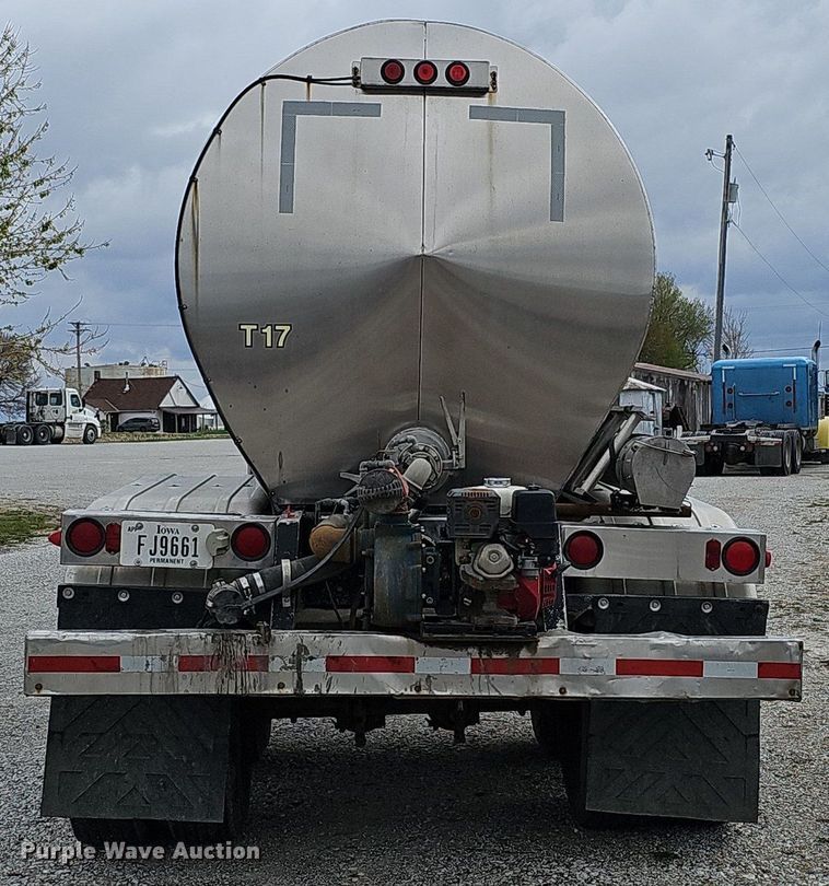 image for item DO4354 1983 Walker Stainless Equipment  tank trailer
