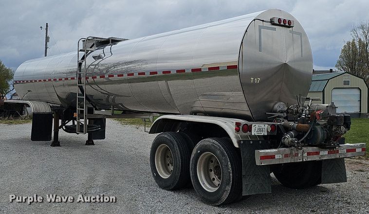 image for item DO4354 1983 Walker Stainless Equipment  tank trailer