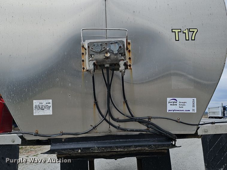 image for item DO4354 1983 Walker Stainless Equipment  tank trailer