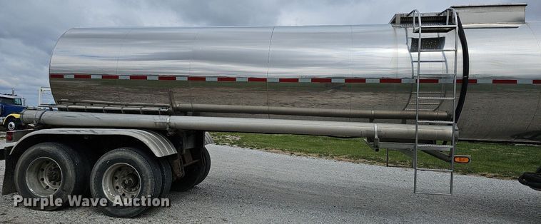 image for item DO4354 1983 Walker Stainless Equipment  tank trailer