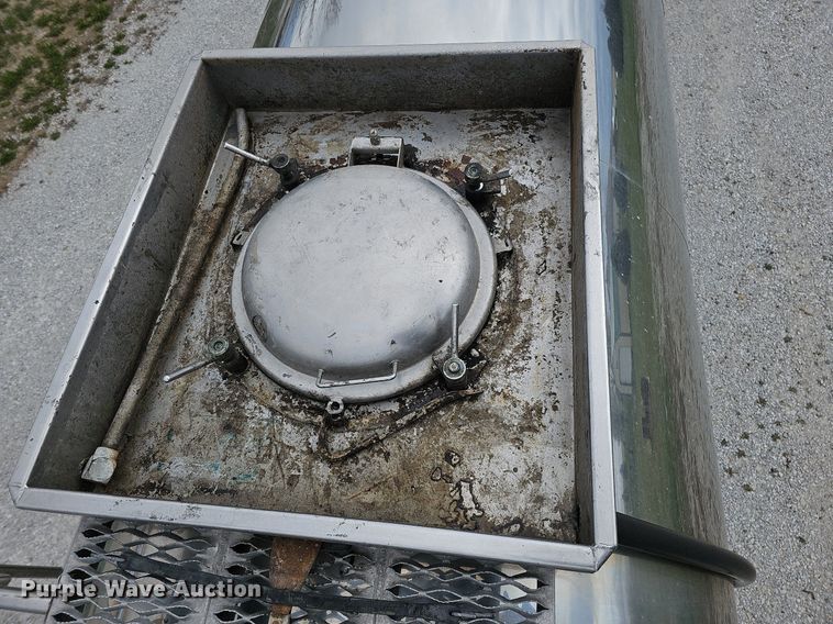 image for item DO4354 1983 Walker Stainless Equipment  tank trailer