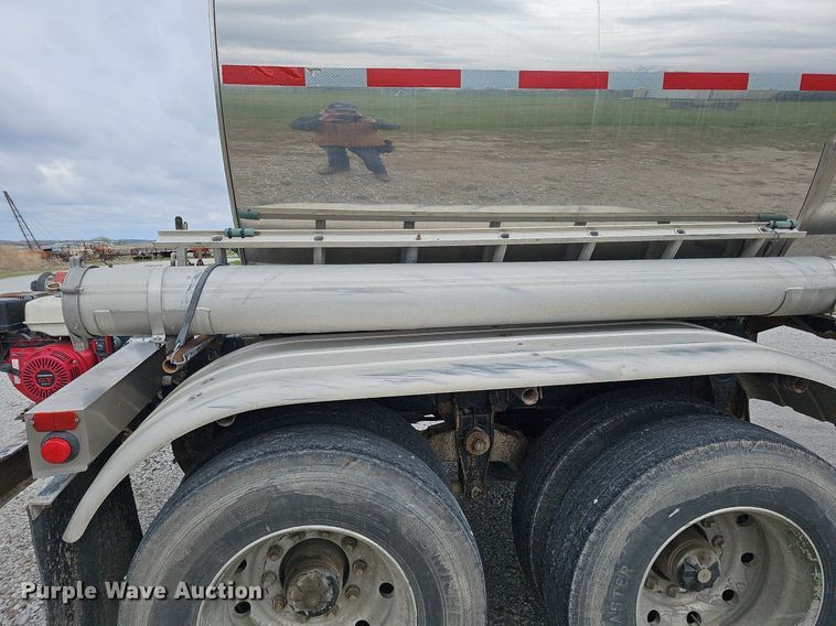 image for item DO4354 1983 Walker Stainless Equipment  tank trailer