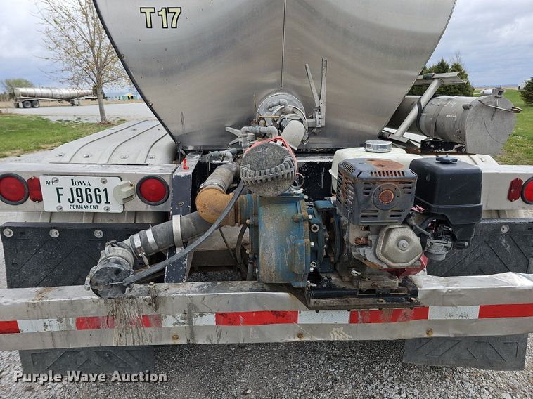 image for item DO4354 1983 Walker Stainless Equipment  tank trailer