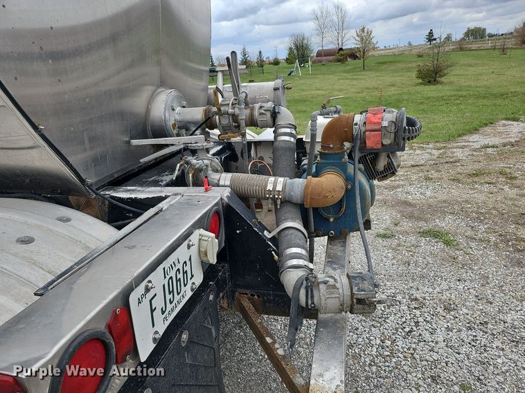 image for item DO4354 1983 Walker Stainless Equipment  tank trailer